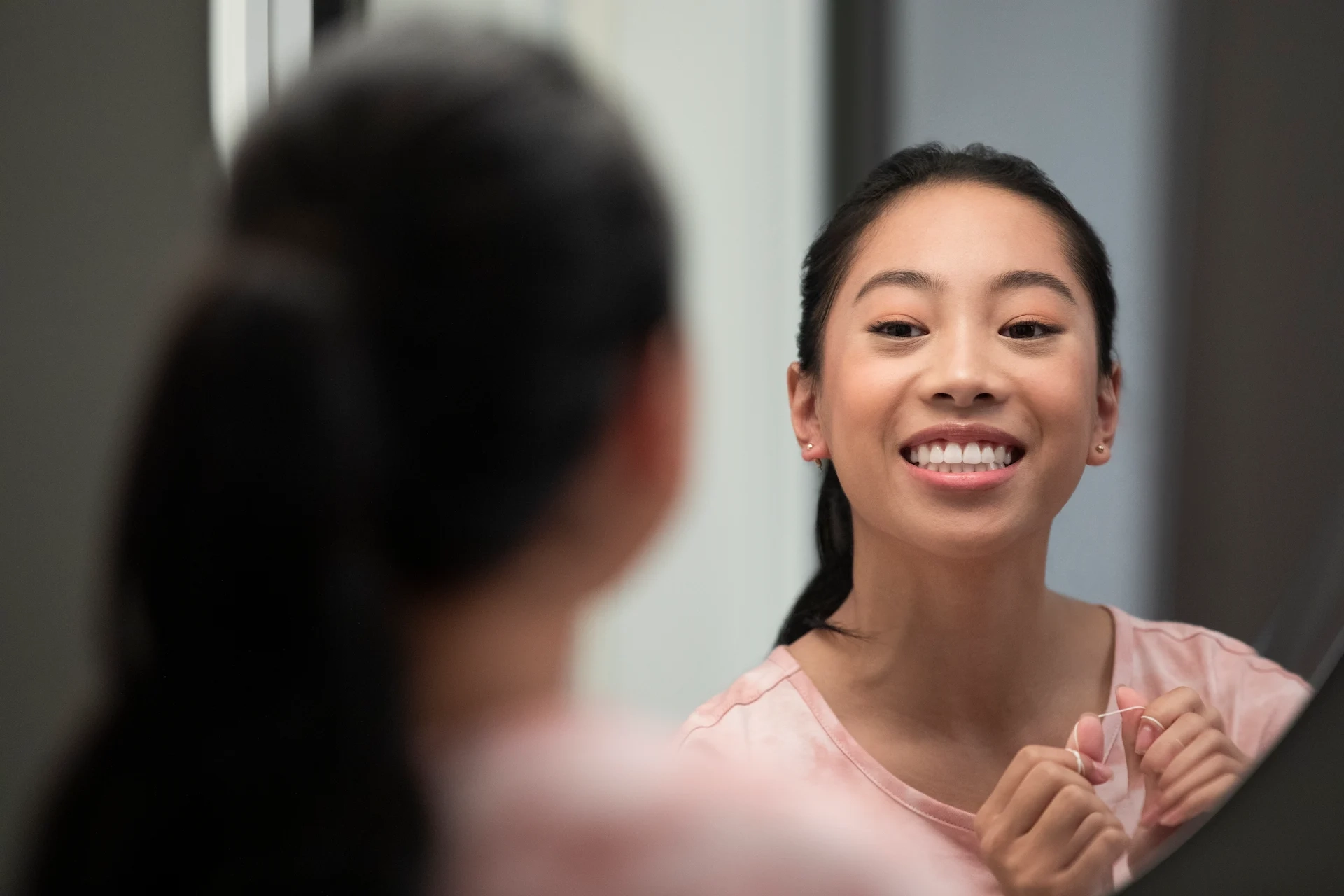 Invisalign_-_Lifestyle_-_Bathroom_-_JPEG_-_IMG38 (1)
